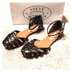 Flat sandals